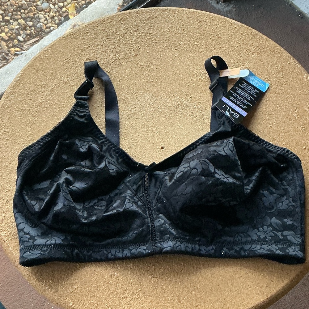 Bali Classic Support Cool Comfort Fabric Bra Black Womens Size 40DD. NEW